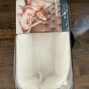 Brand New Dock a Tot Deluxe